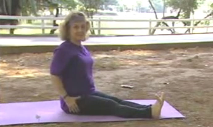 Vídeo: Aula sobre alongamento | Yoga Ananda: Centro de Estudos e Pilates - Zona norte - SP